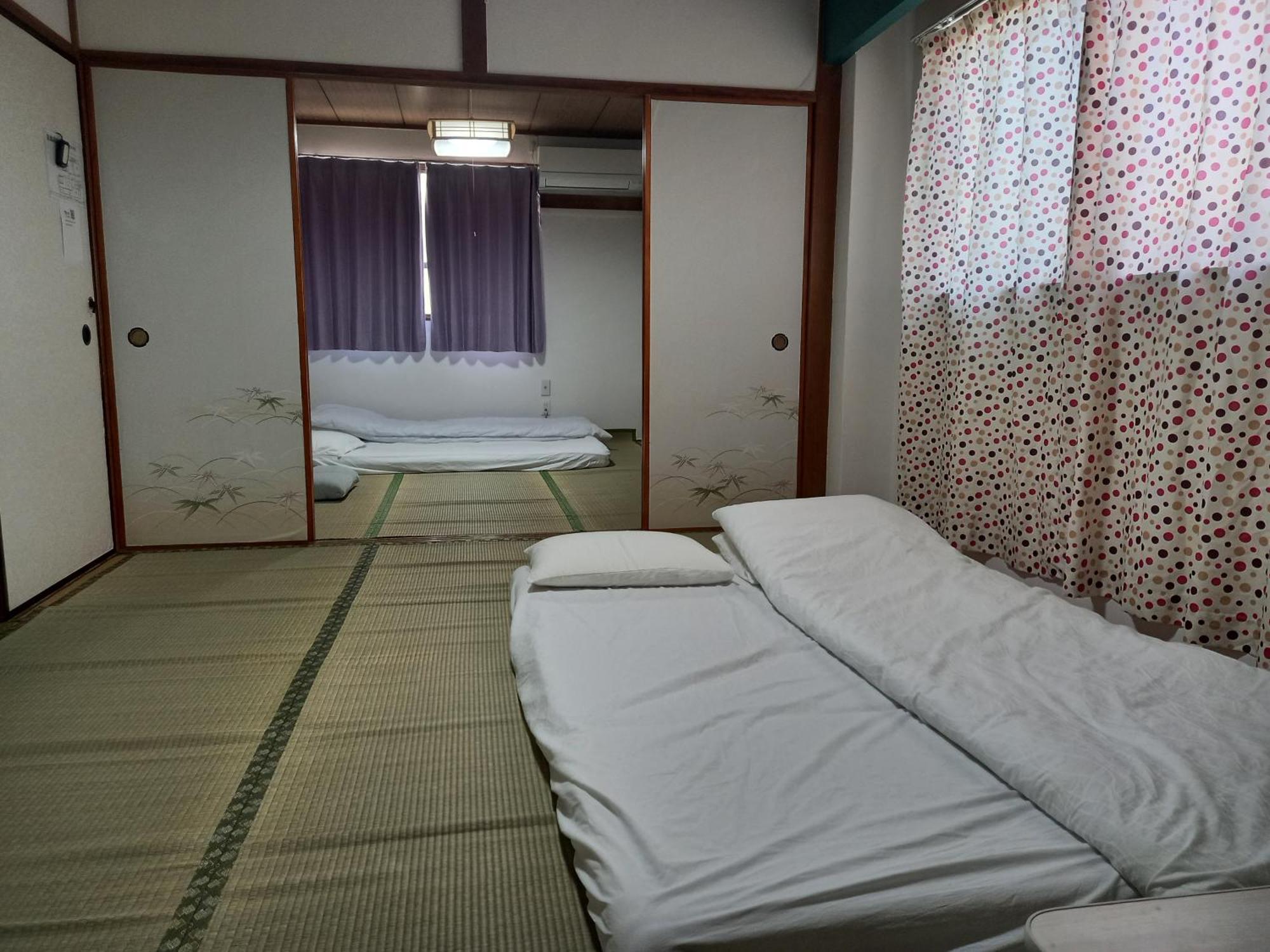 Lucky House Guest House Osaka Bagian luar foto