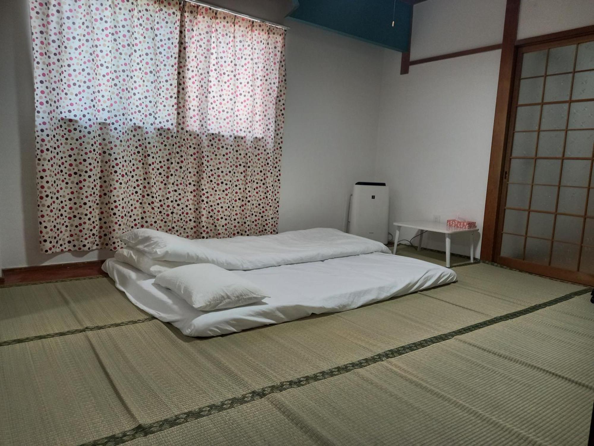 Lucky House Guest House Osaka Bagian luar foto